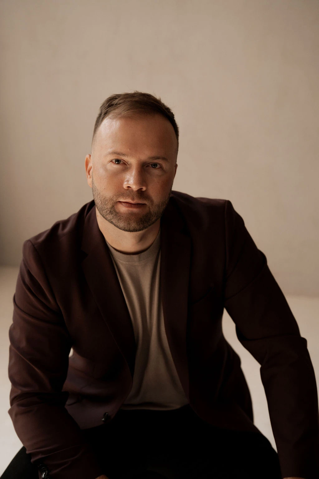 Portrait of Martin Palmet in a dark blazer